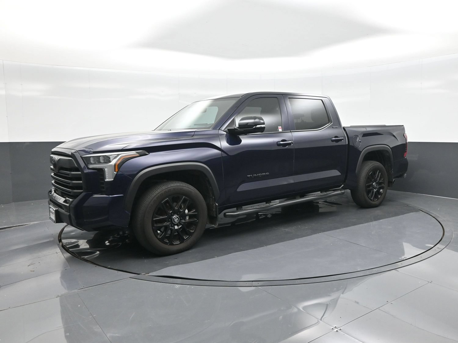 Used 2025 Toyota Tundra Limited AWD/4WD image 1