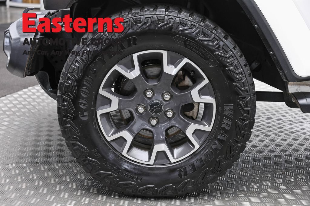 Used 2024 Jeep Wrangler Unlimited Sahara w/ Dual Top Group AWD/4WD image 32