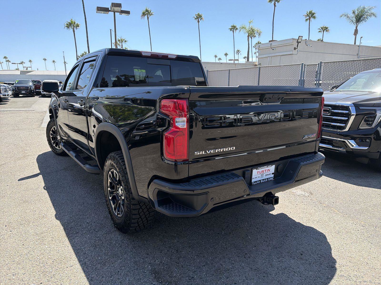 Used 2024 Chevrolet Silverado 1500 ZR2 AWD/4WD image 6