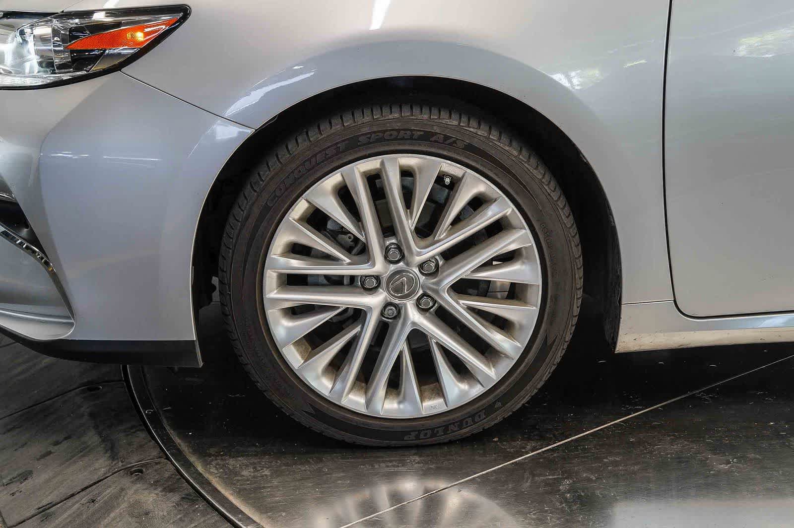 Used 2016 Lexus ES 350 w/ Luxury Package w/Wood Trim FWD image 9