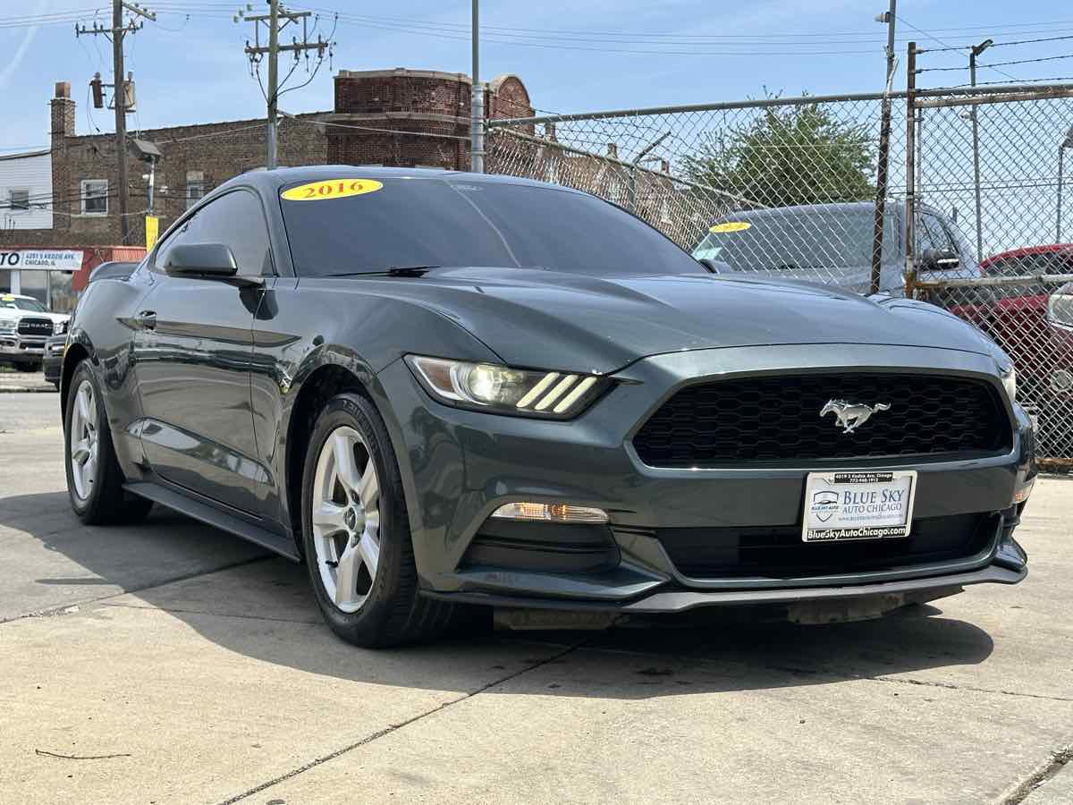 Used 2016 Ford Mustang Coupe RWD image 3