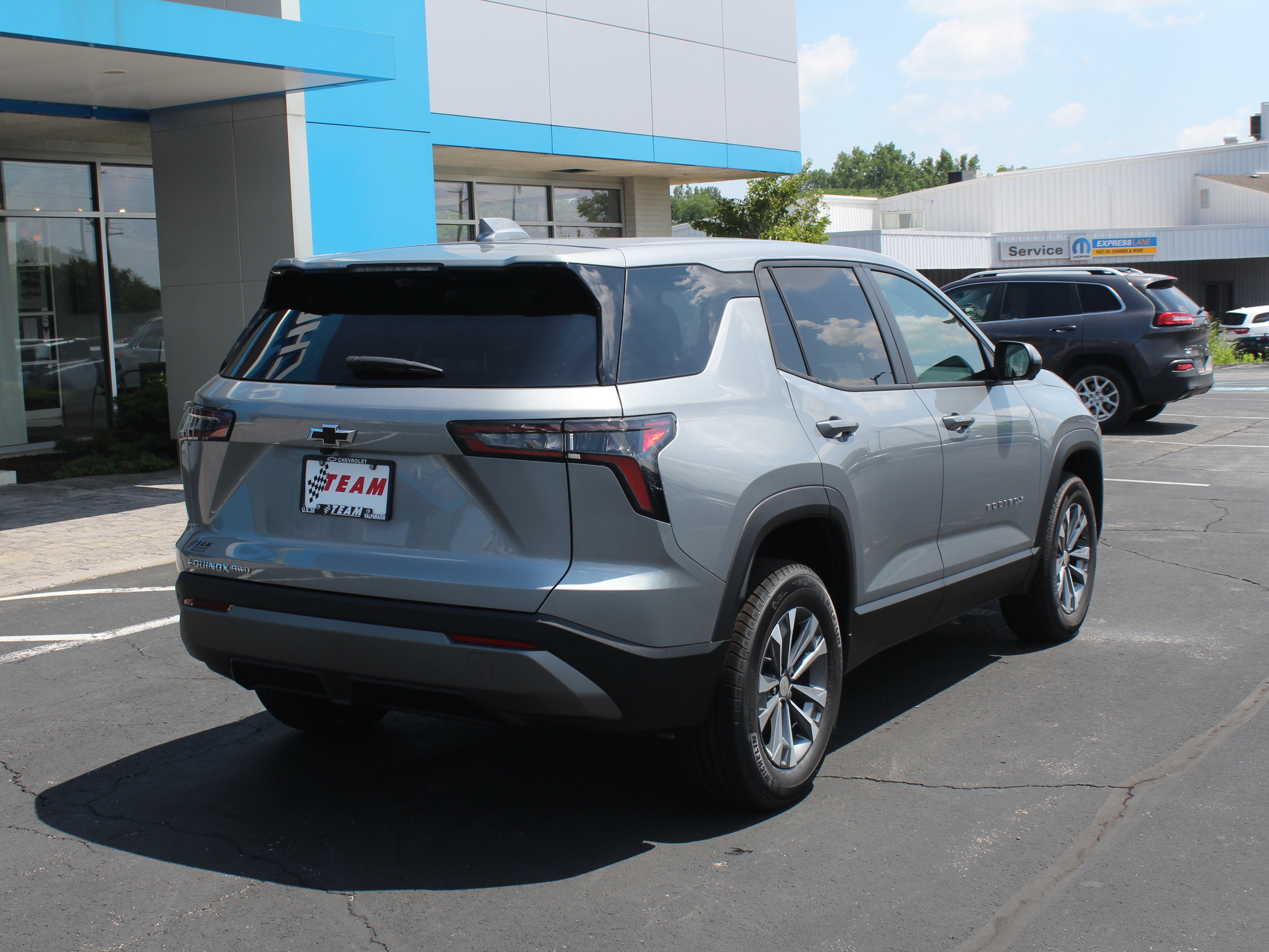 New 2027 Chevrolet Equinox LT w/ Safety and Technology Package AWD/4WD image 4