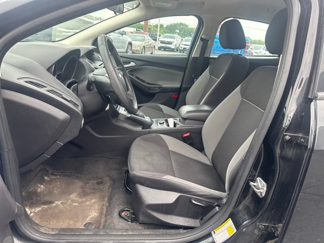 Used 2014 Ford Focus SE w/ SE Winter Package FWD image 12