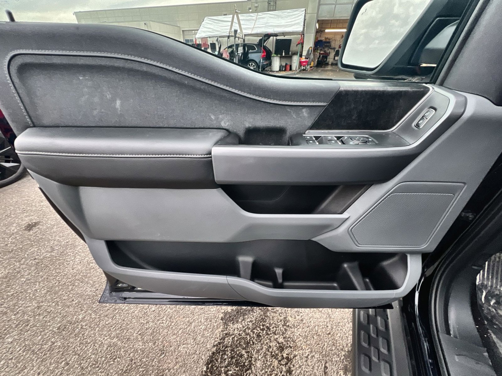 New 2025 Ford F150 Lightning XLT image 15