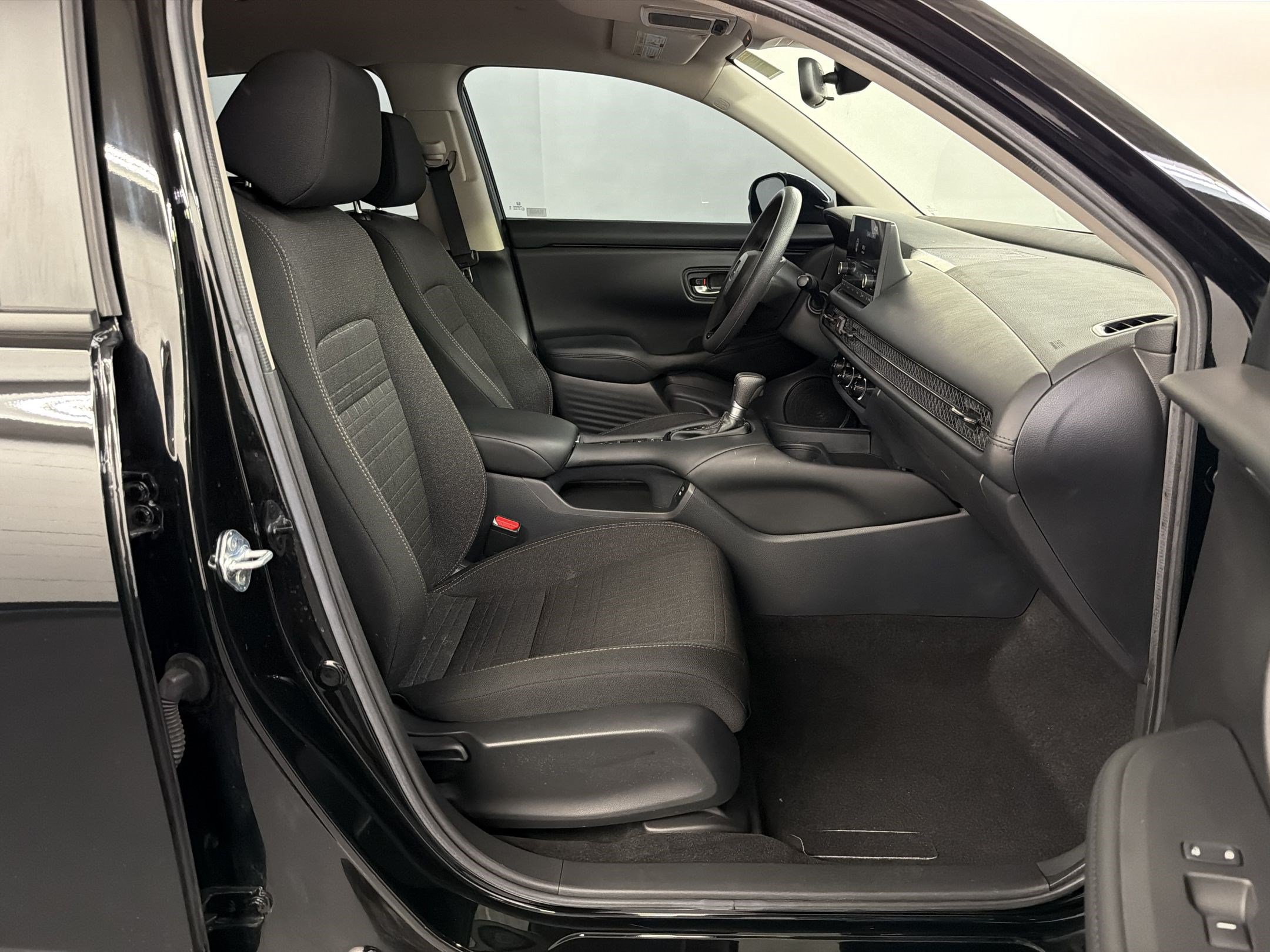 Certified 2025 Honda HR-V LX image 23