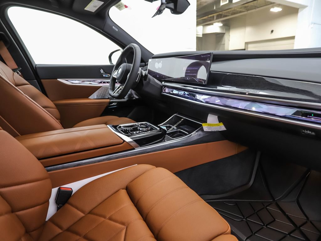 New 2026 BMW 750e xDrive image 29
