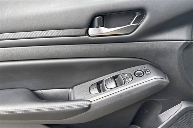 Used 2024 Nissan Altima 2.5 SV image 11