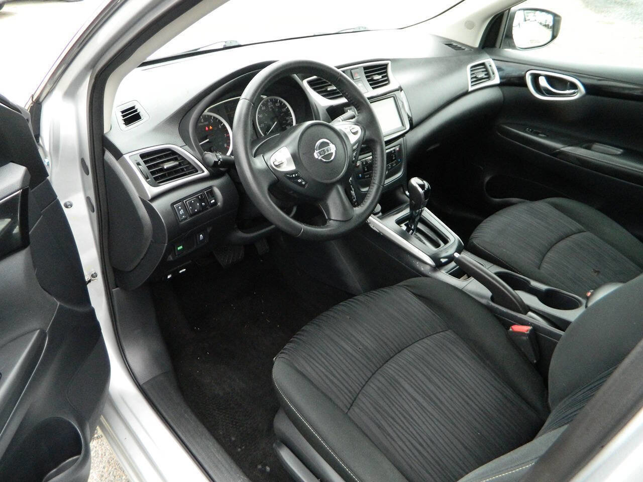Used 2019 Nissan Sentra SV FWD image 11