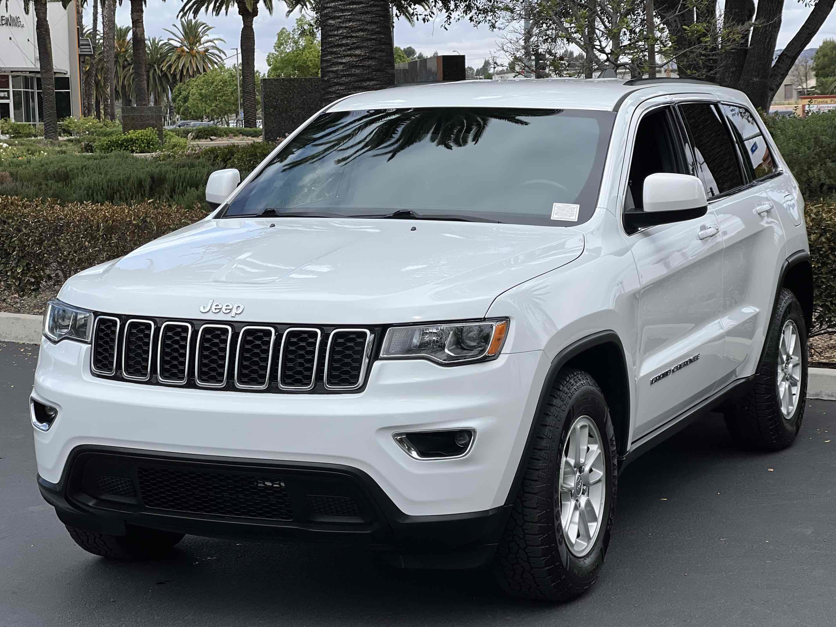 Used 2020 Jeep Grand Cherokee Laredo image 16