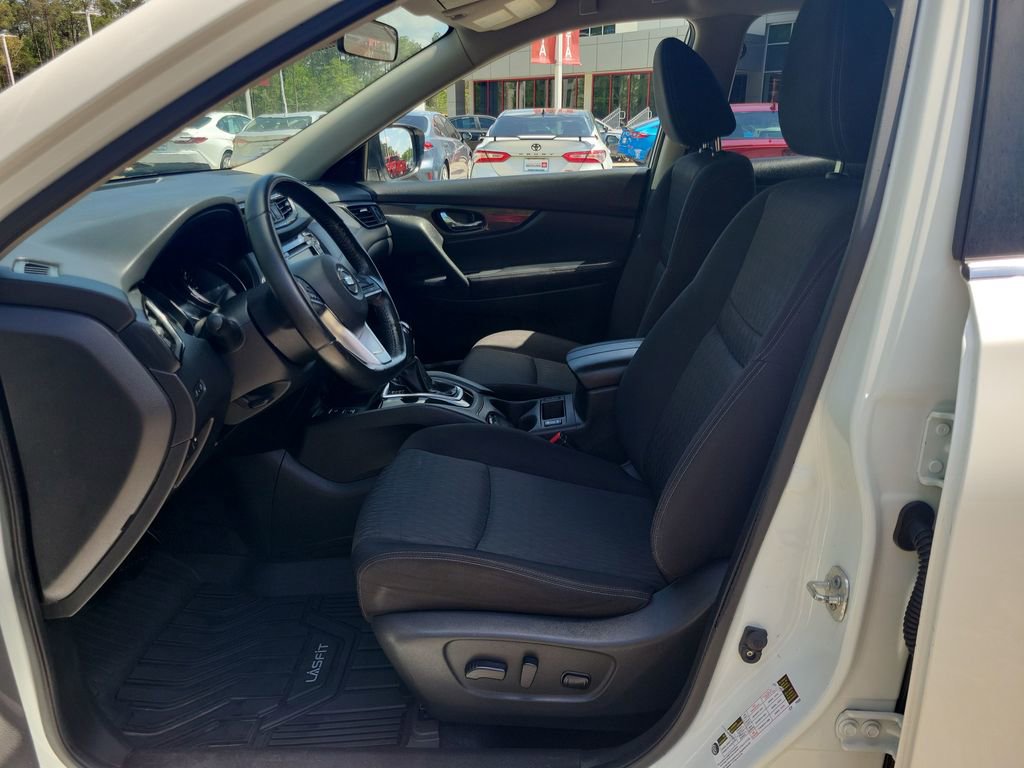 Used 2019 Nissan Rogue SV w/ Premium Package FWD image 13