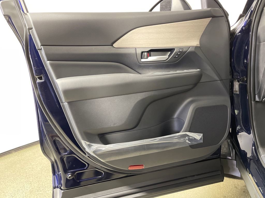 New 2026 Toyota Grand Highlander Platinum image 17