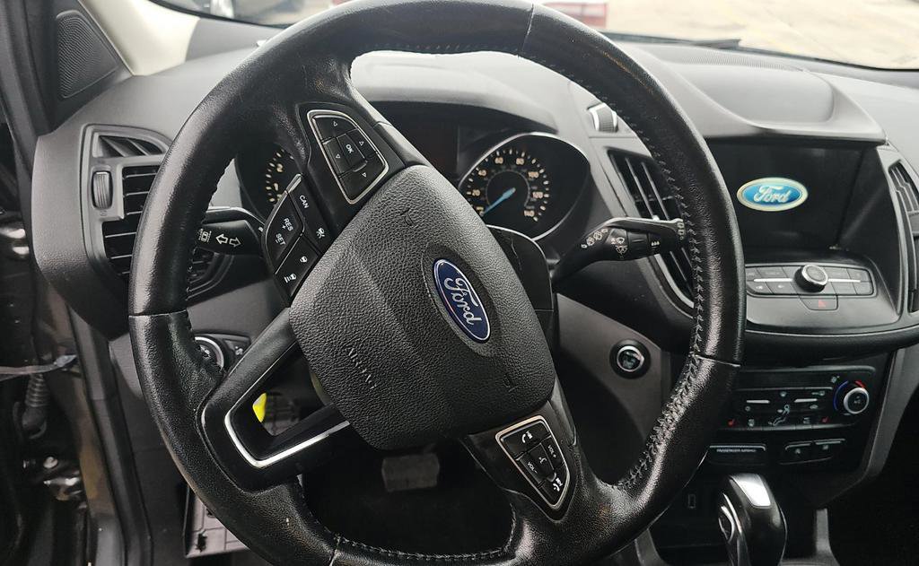 Used 2019 Ford Escape SEL image 9