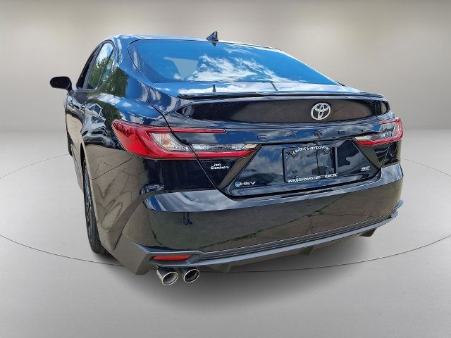 Used 2025 Toyota Camry SE FWD image 8