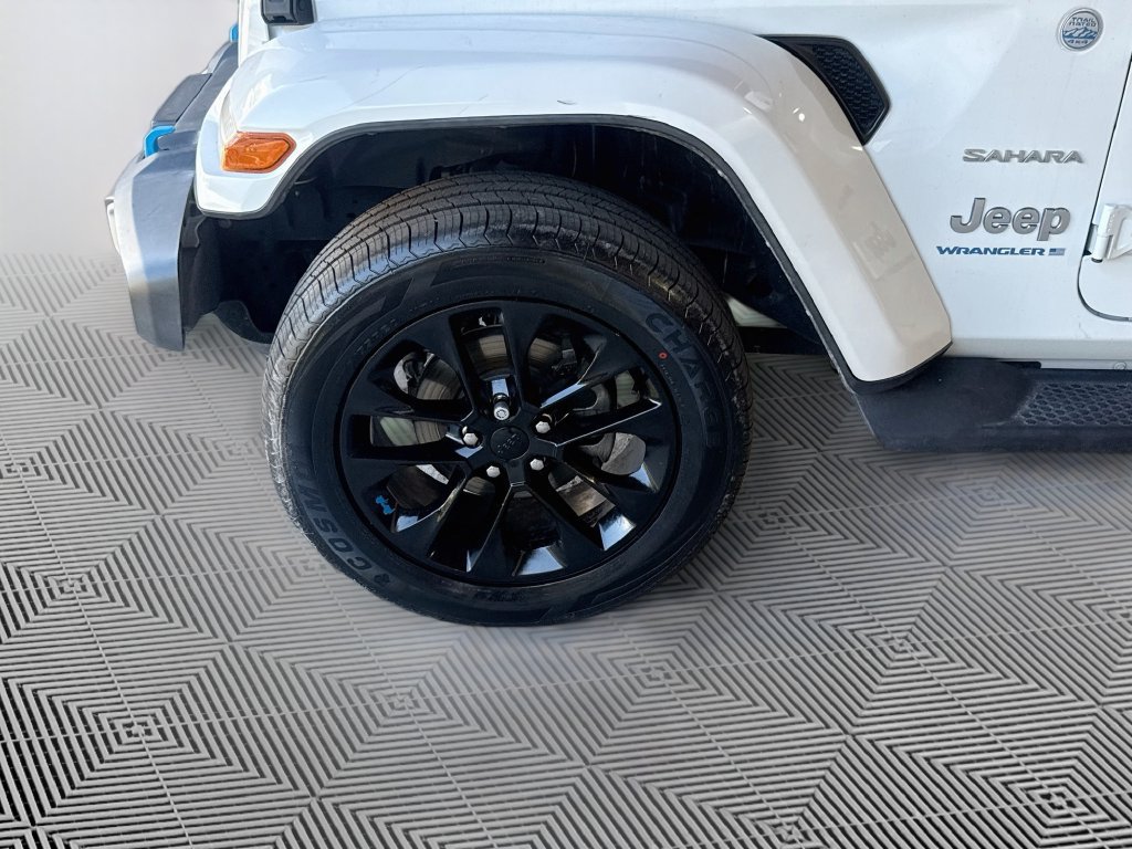 Used 2023 Jeep Wrangler Unlimited Sahara AWD/4WD image 34