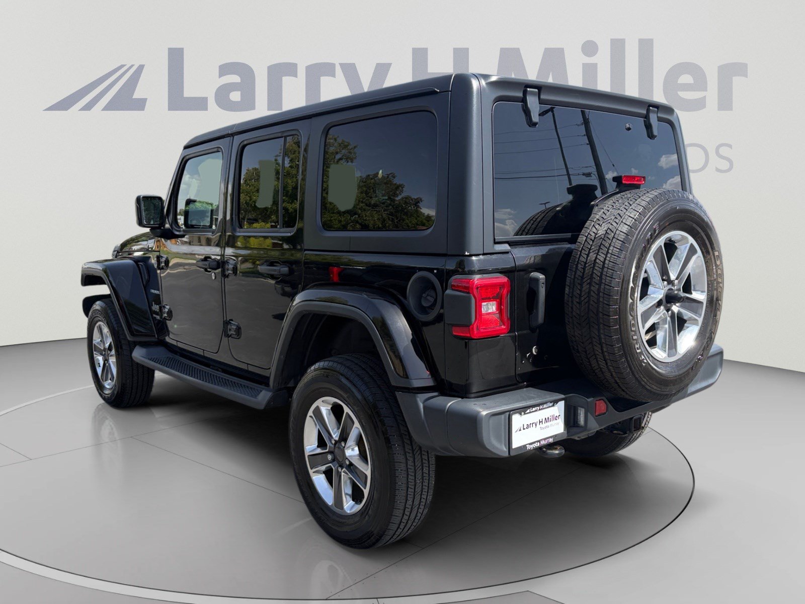 Used 2018 Jeep Wrangler Unlimited Sahara w/ Uconnect 4C Nav & Sound Group AWD/4WD image 3