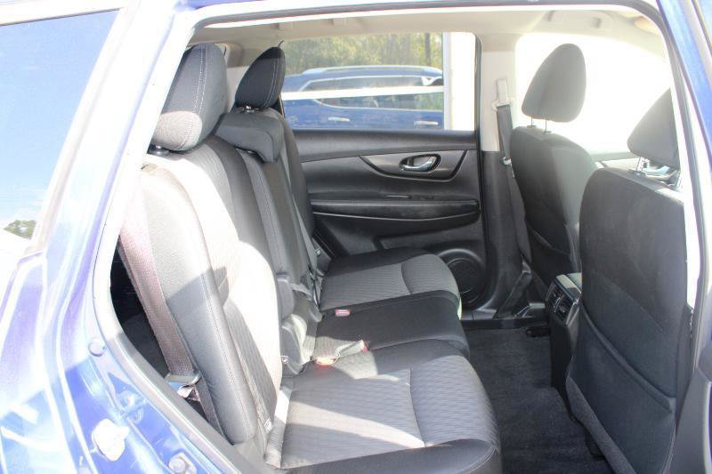 Used 2020 Nissan Rogue SV FWD image 11