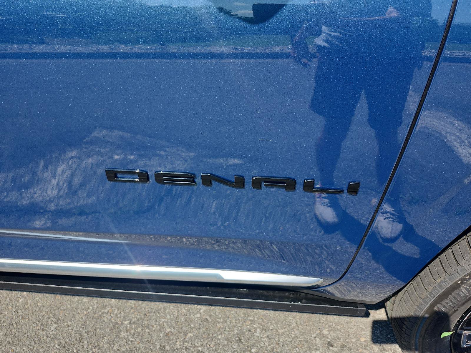 New 2026 GMC Yukon Denali w/ Denali Reserve Package AWD/4WD image 9
