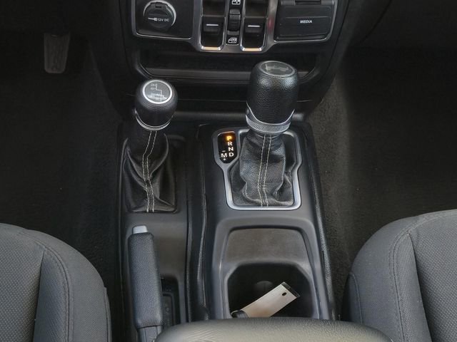 Used 2020 Jeep Wrangler Unlimited Sahara image 28