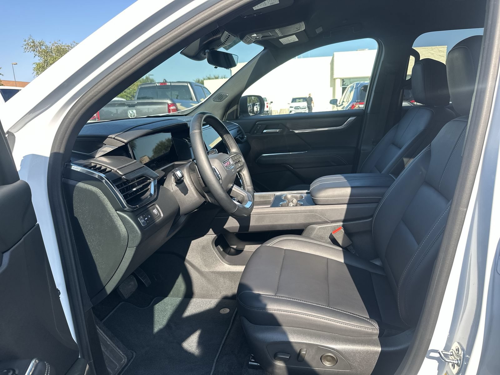 Used 2026 GMC Acadia Elevation w/ Elevation Premium Package FWD image 16