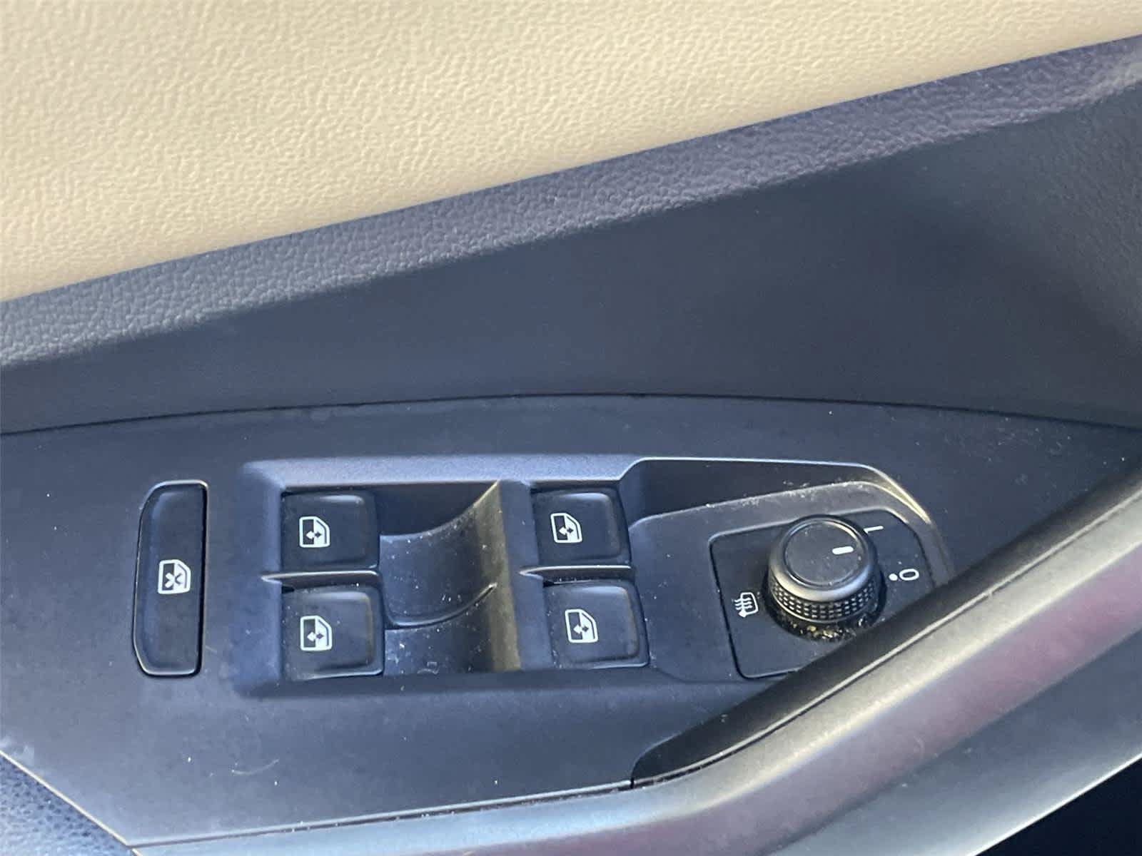 Used 2019 Volkswagen Jetta SEL w/ Cold Weather Package FWD image 21