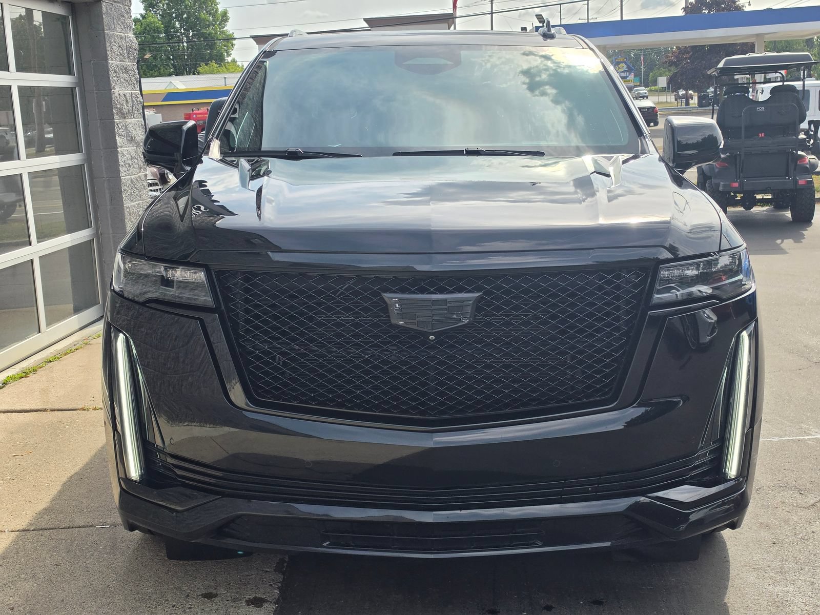 Used 2021 Cadillac Escalade Sport w/ Driver Assist Tech Package AWD/4WD image 2