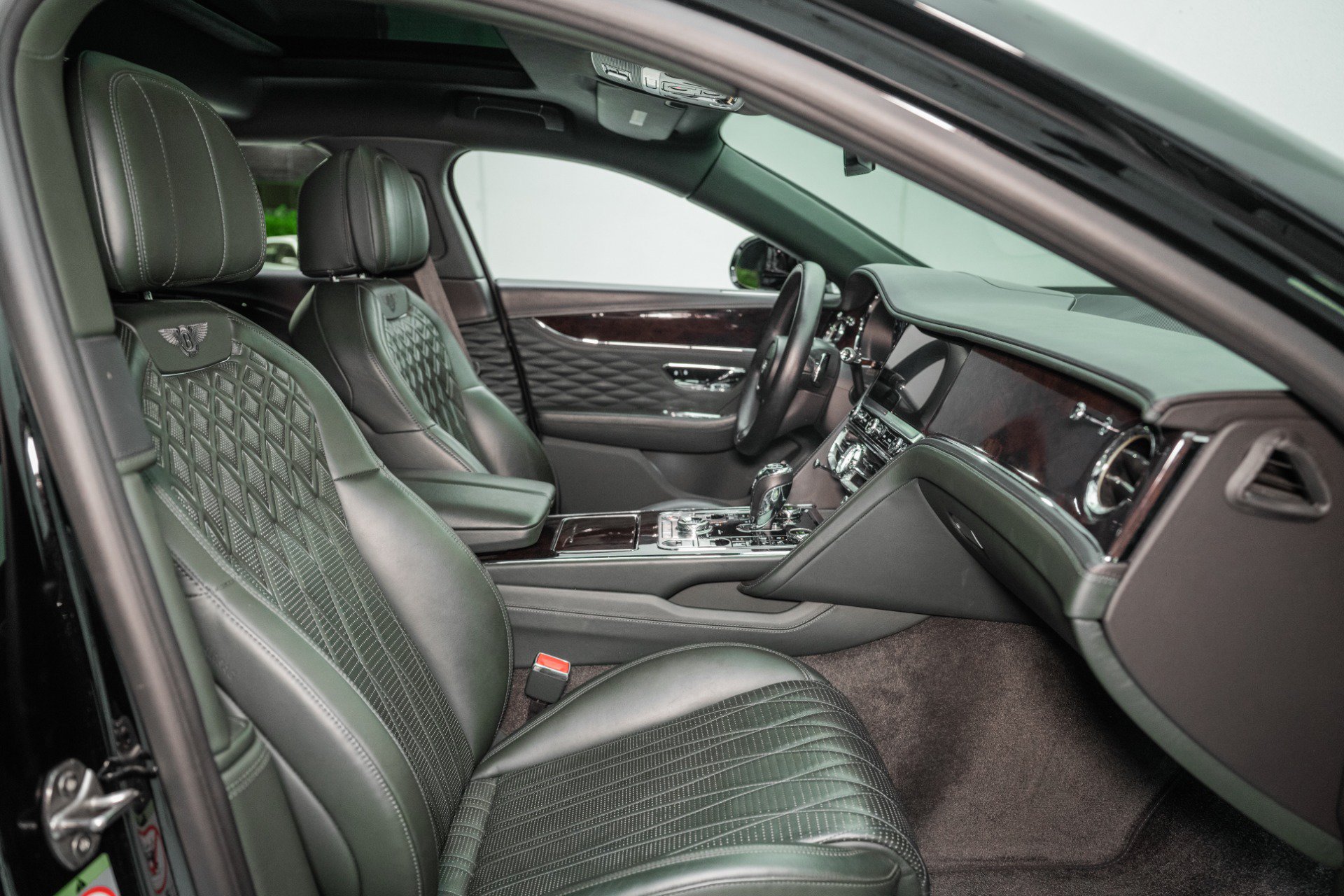 Certified 2022 Bentley Flying Spur V8 AWD/4WD image 2