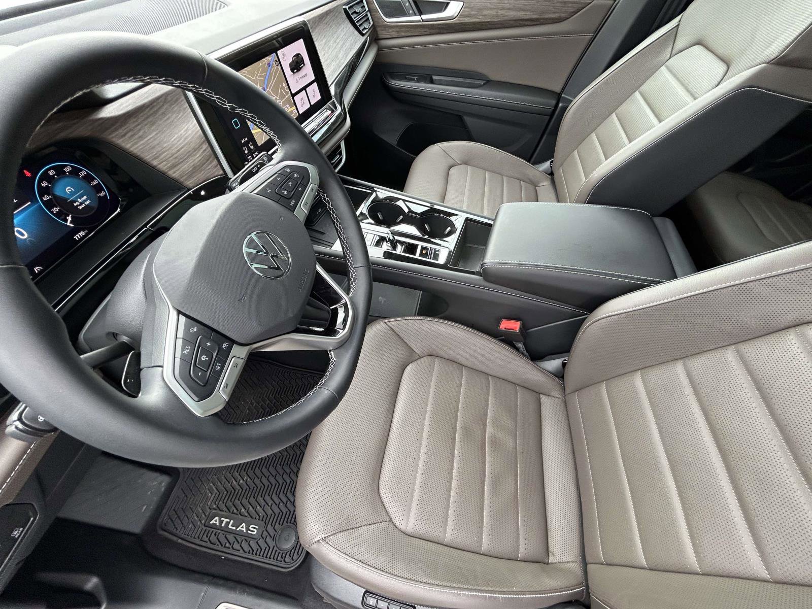 Used 2025 Volkswagen Atlas SEL image 10