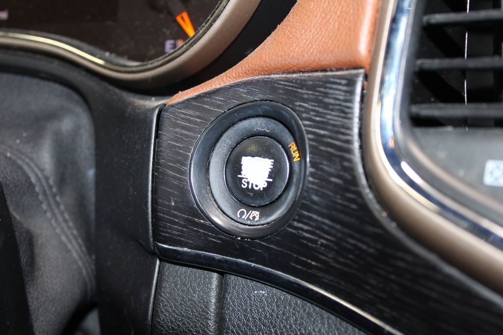 Used 2017 Jeep Grand Cherokee Summit image 32