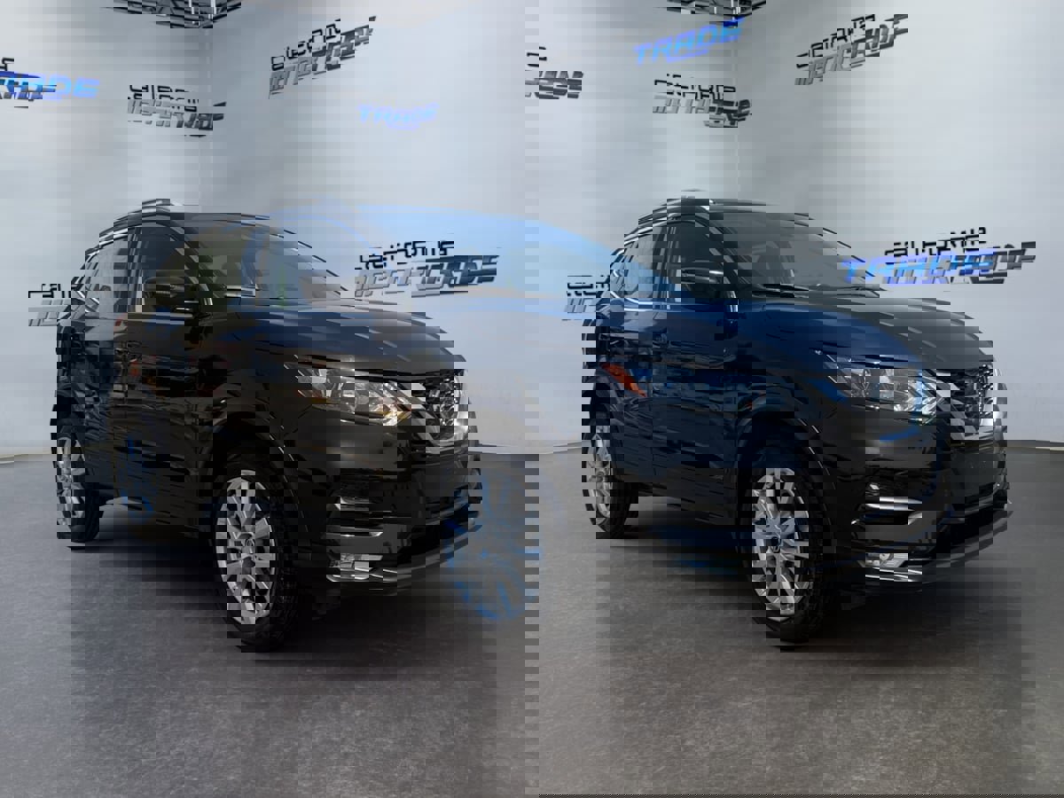 Used 2022 Nissan Rogue Sport SV image 3