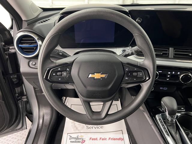 Used 2025 Chevrolet Trax LT image 37