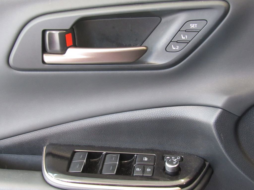 Used 2024 Toyota Crown Platinum AWD/4WD image 35
