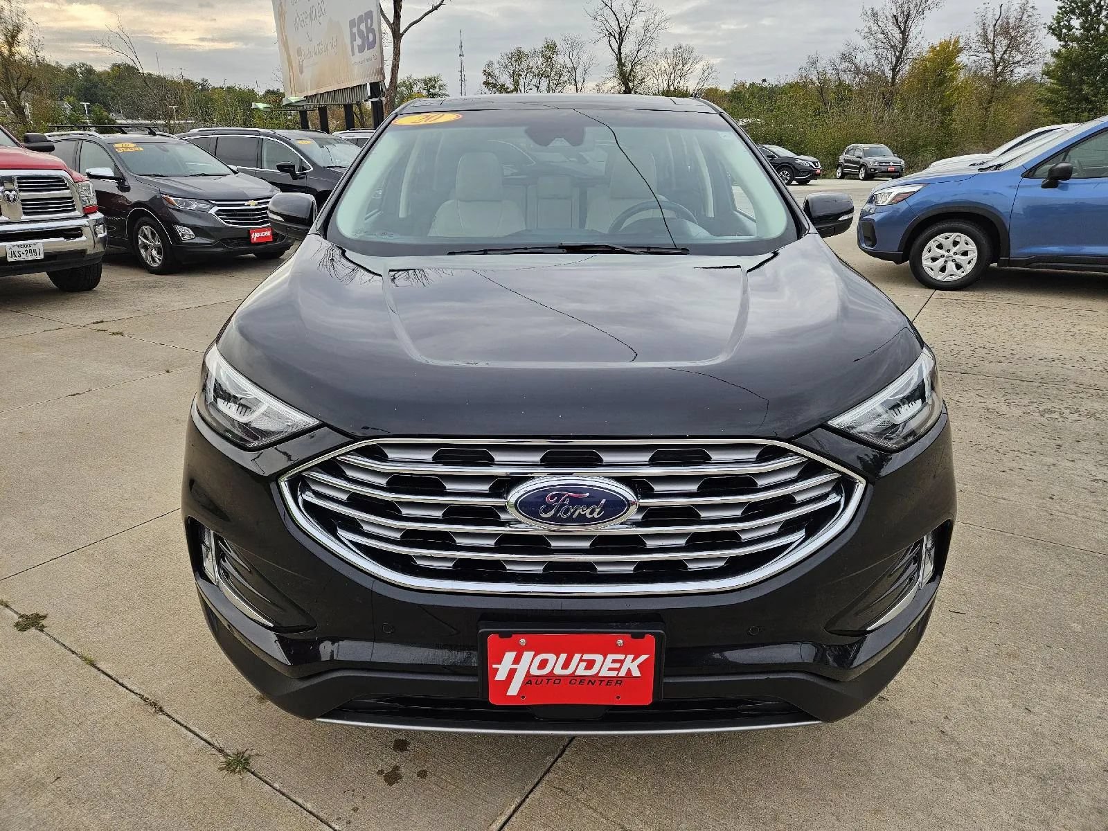 Used 2020 Ford Edge Titanium w/ Class II Trailer Tow Package AWD/4WD image 2