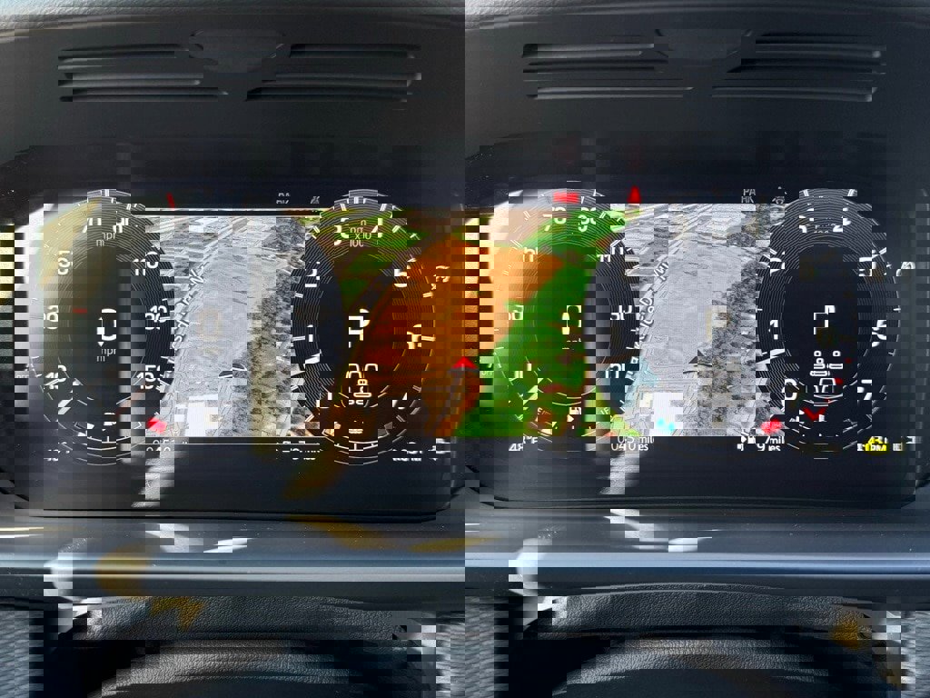 Certified 2025 Land Rover Discovery Dynamic SE image 31