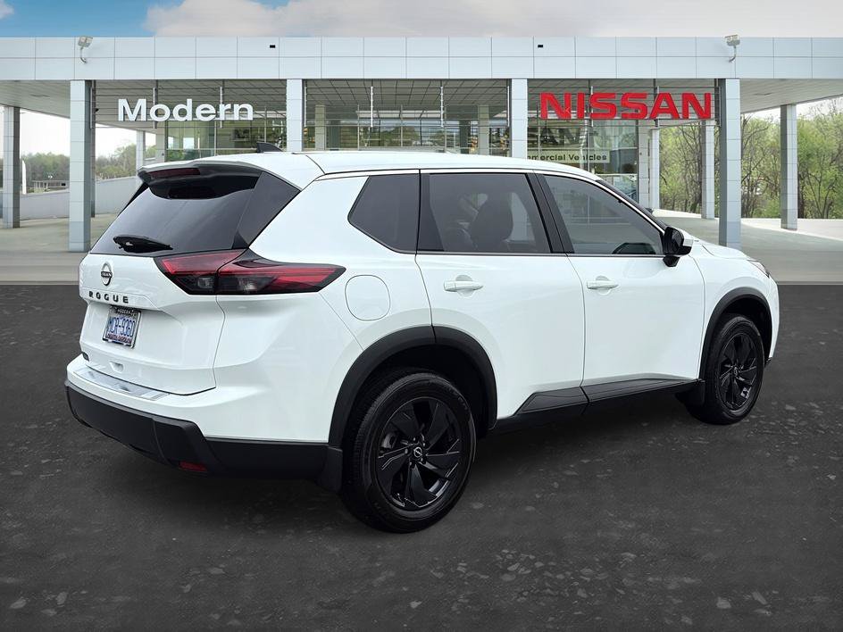 Certified 2026 Nissan Rogue SV FWD image 5