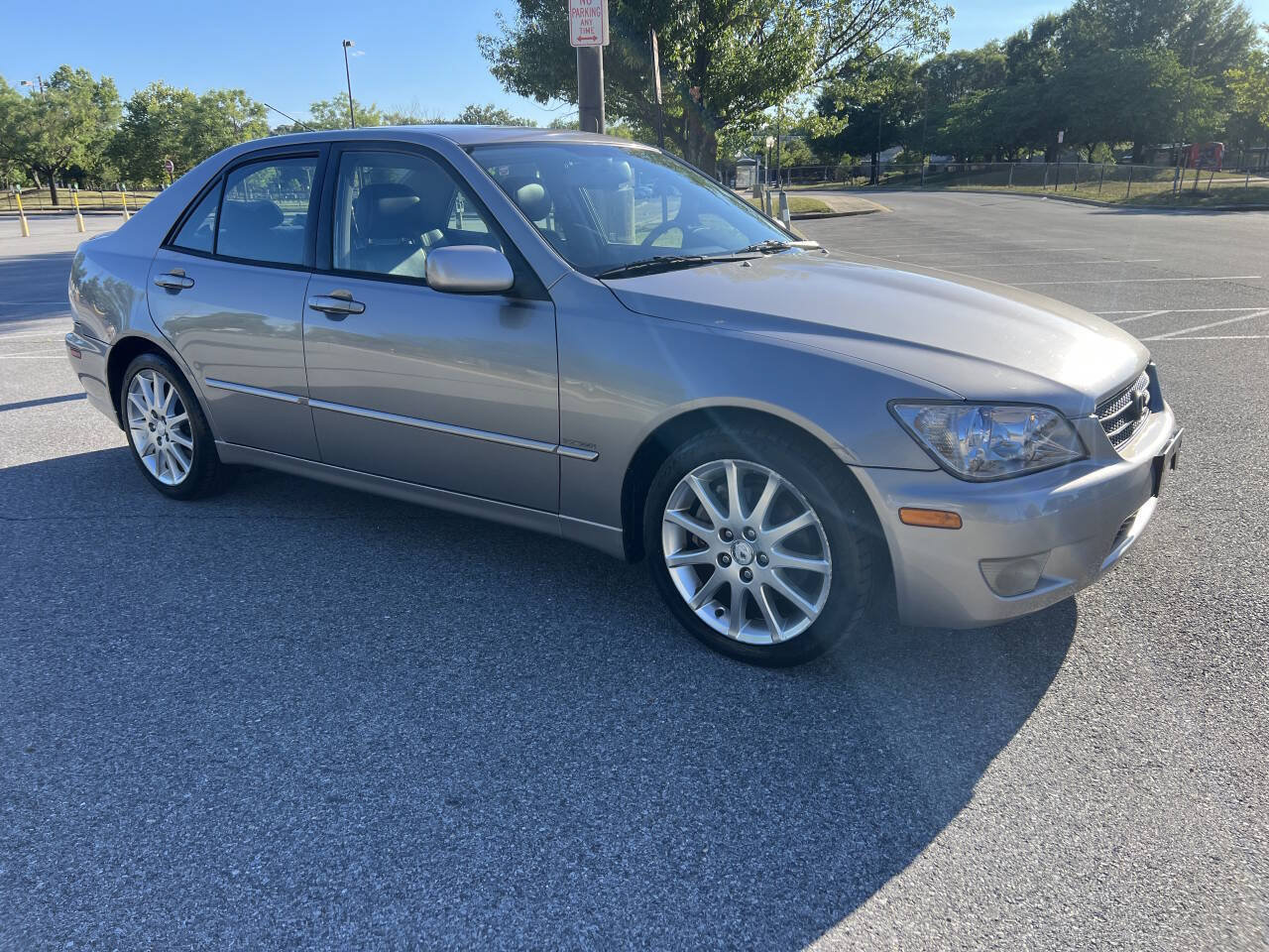 Used 2003 Lexus IS 300 RWD image 4