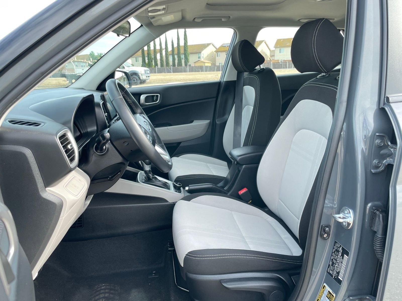 Used 2025 Hyundai Venue SEL image 27