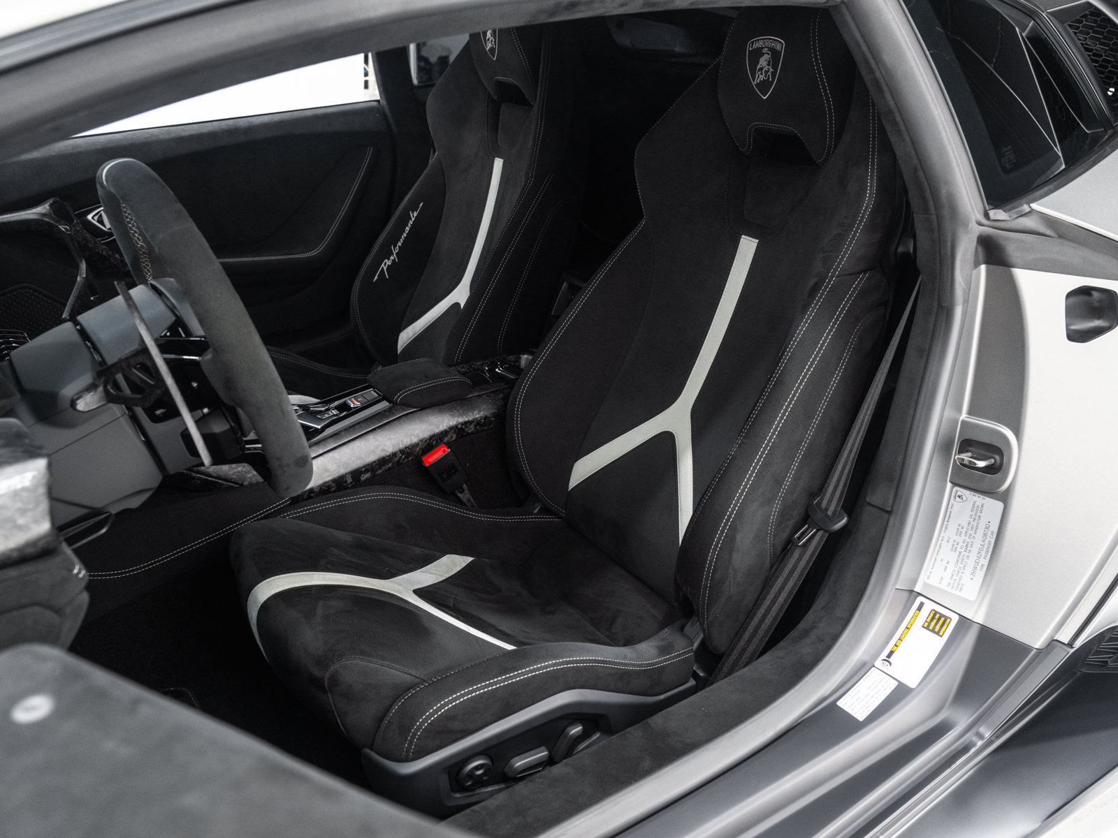 Used 2018 Lamborghini Huracan Performante AWD/4WD image 29