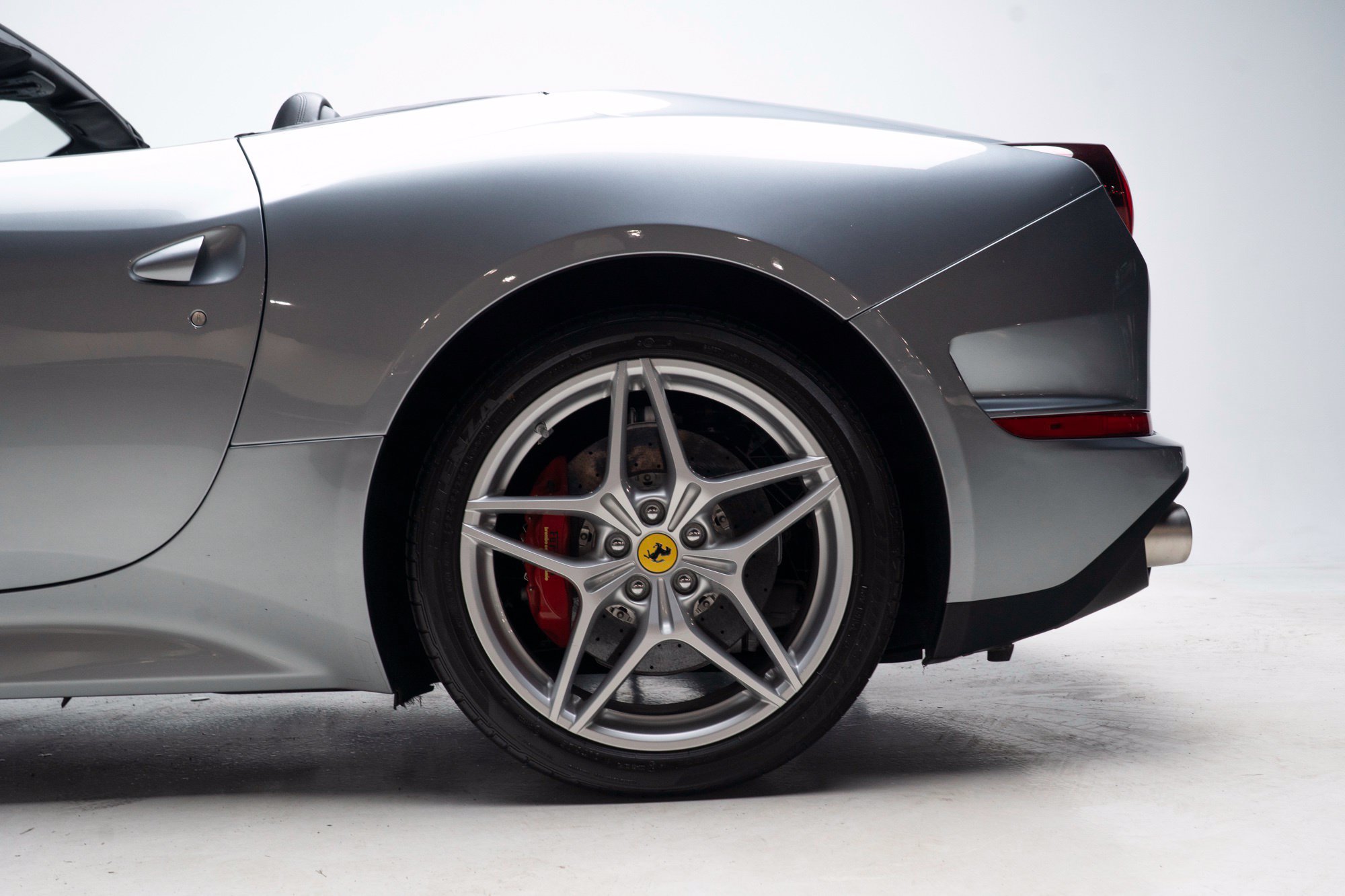 Used 2016 Ferrari California T RWD image 64