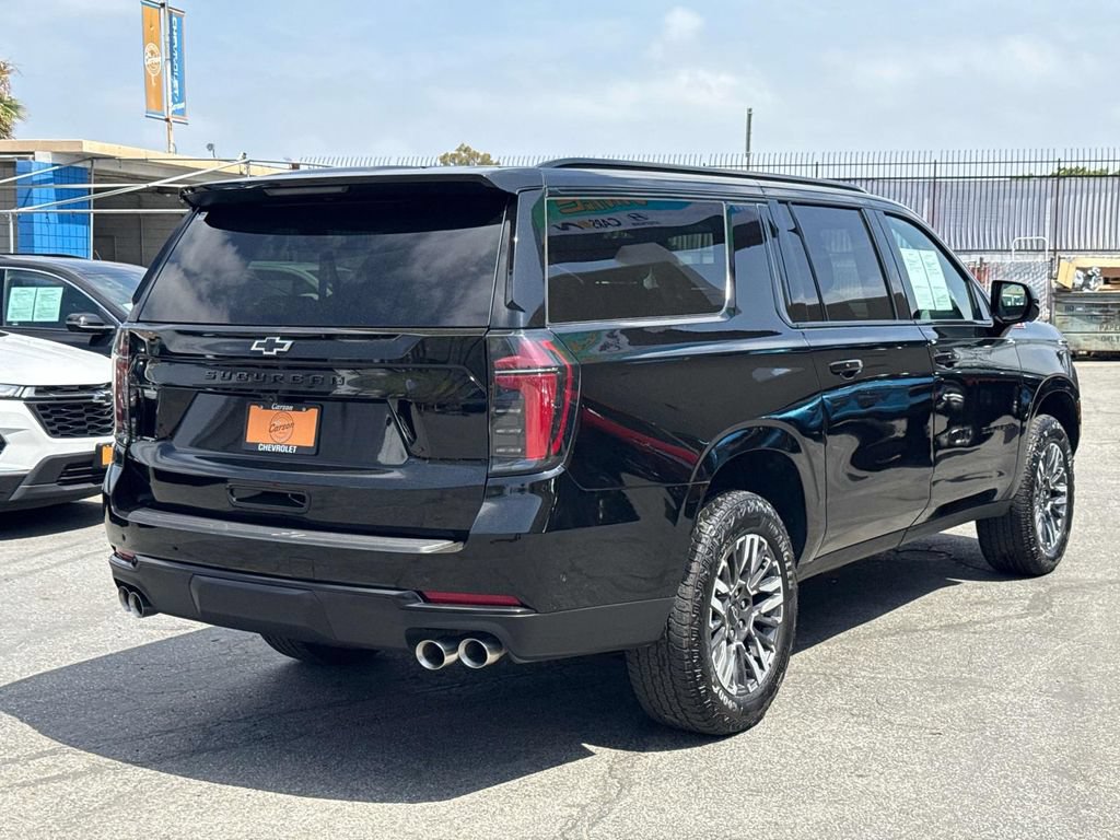 Used 2025 Chevrolet Suburban Z71 AWD/4WD image 3