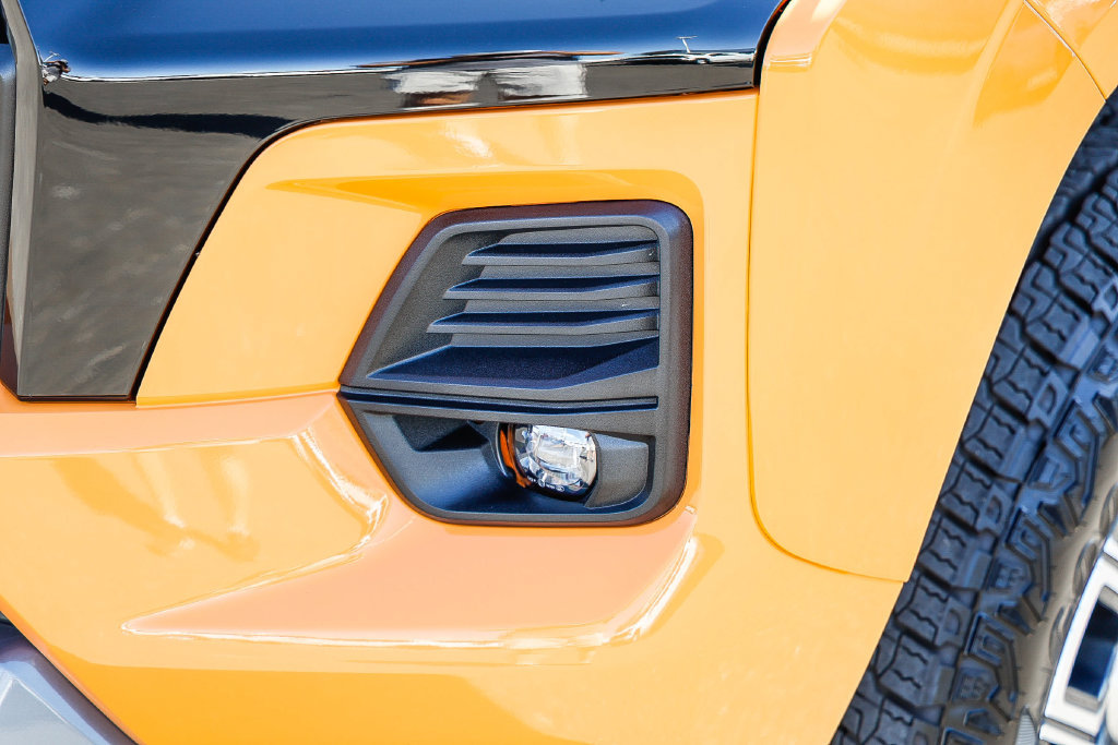 Used 2026 Chevrolet Colorado Z71 w/ Technology Package AWD/4WD image 8