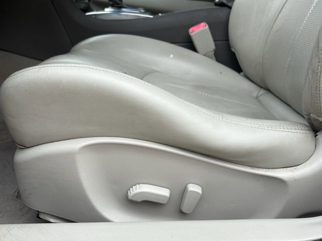 Used 2011 INFINITI G37 Journey RWD image 12