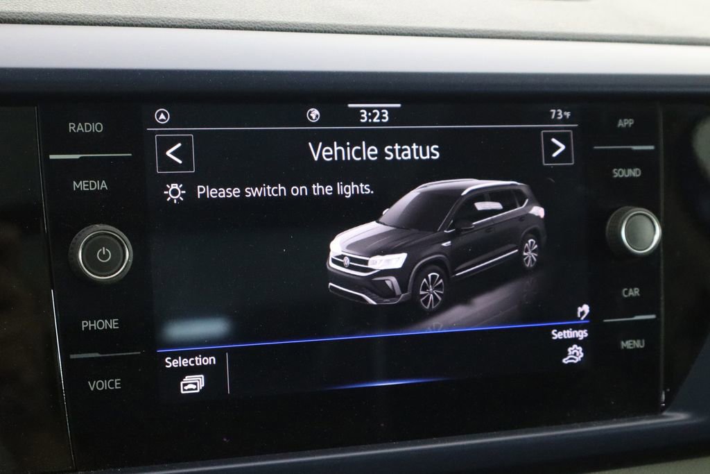 Used 2023 Volkswagen Taos SE w/ Panoramic Sunroof Package image 37
