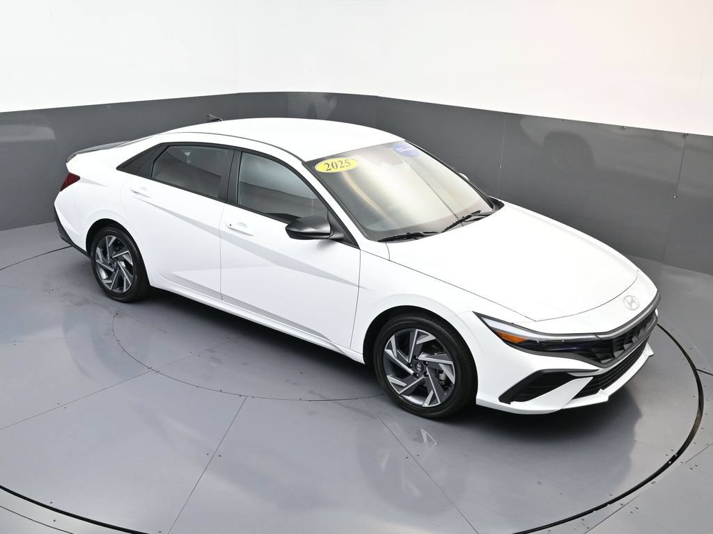 Certified 2025 Hyundai Elantra SEL FWD image 14