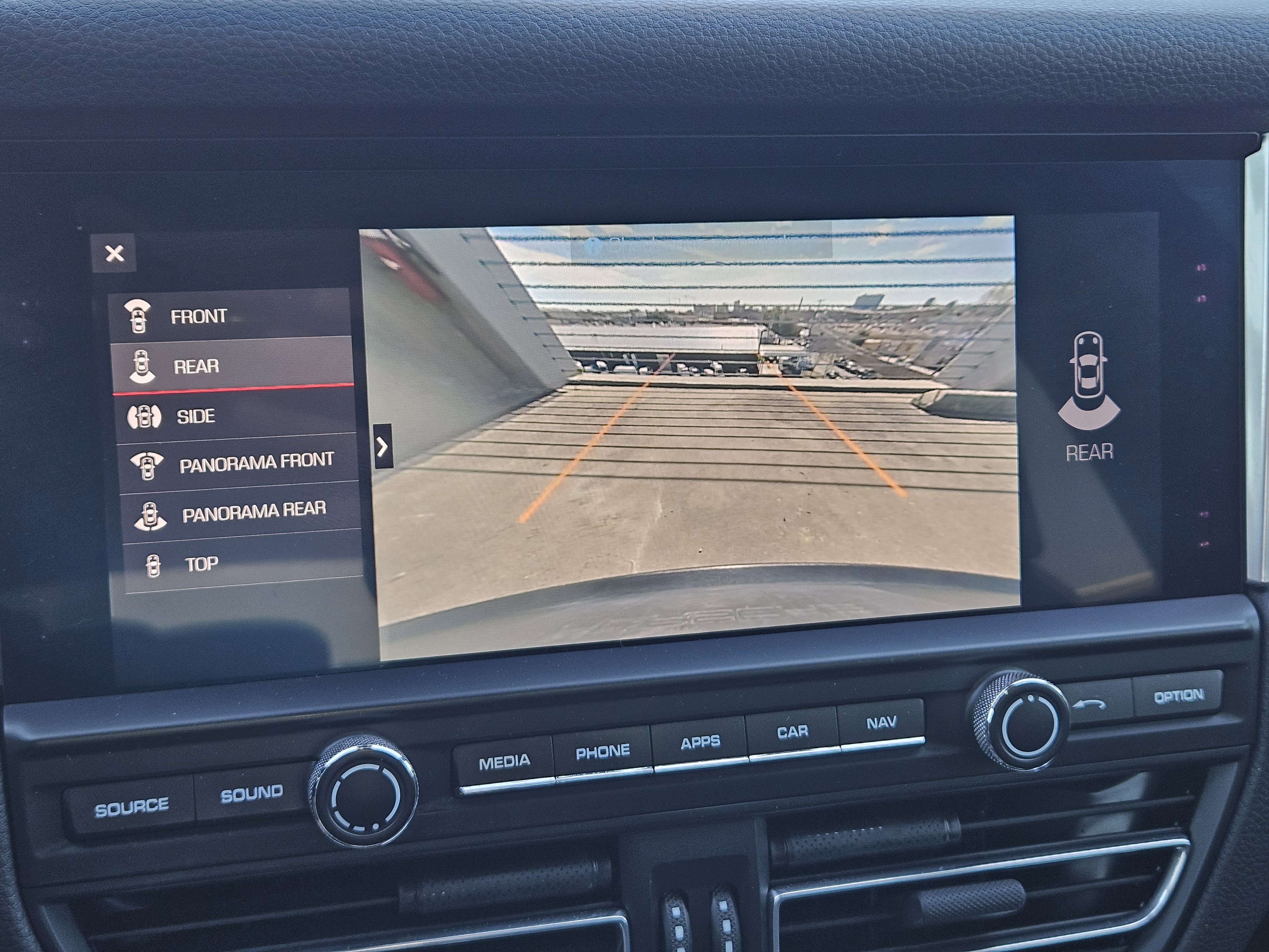 Certified 2021 Porsche Macan image 18