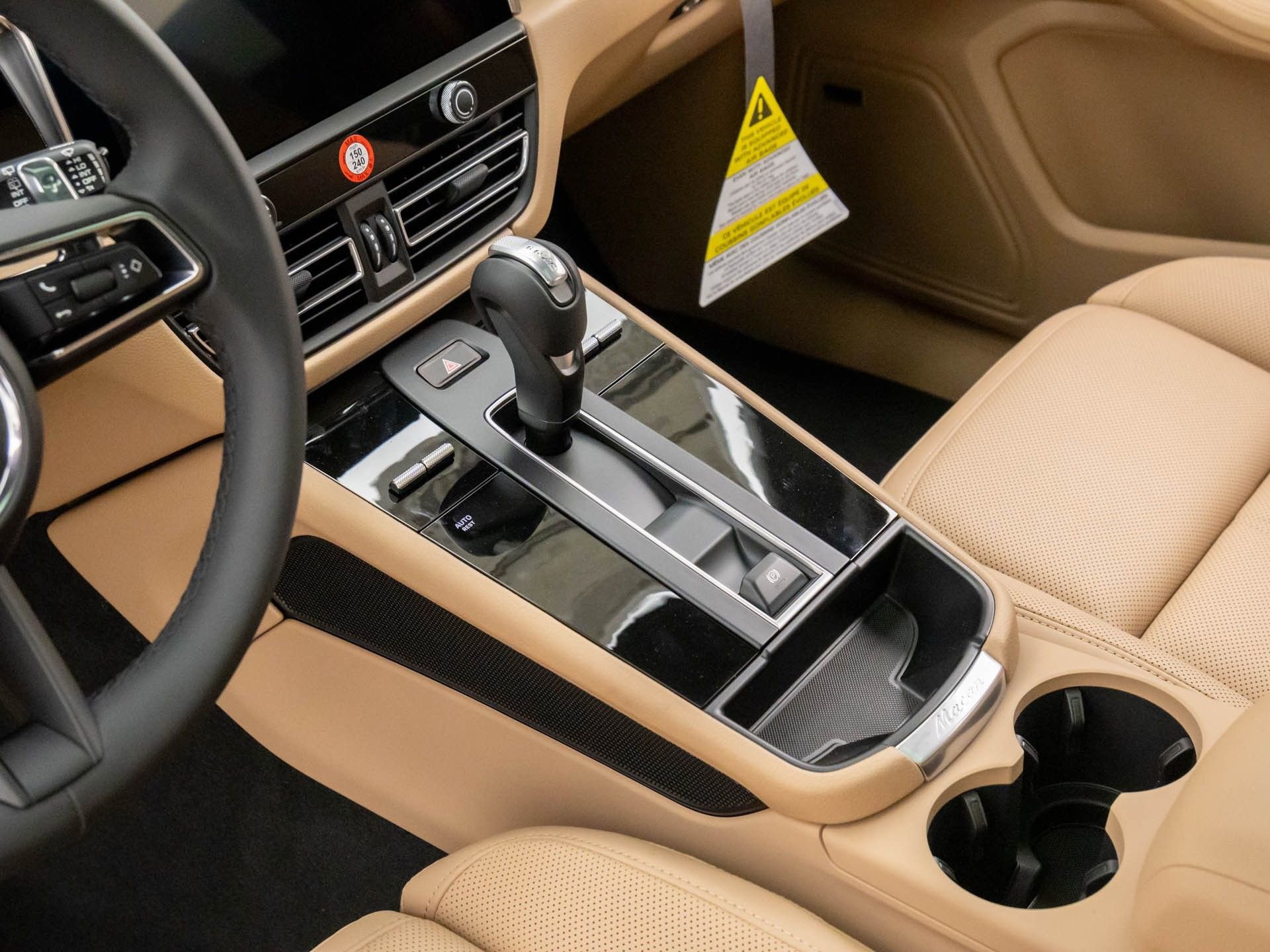 Certified 2026 Porsche Macan AWD/4WD image 13