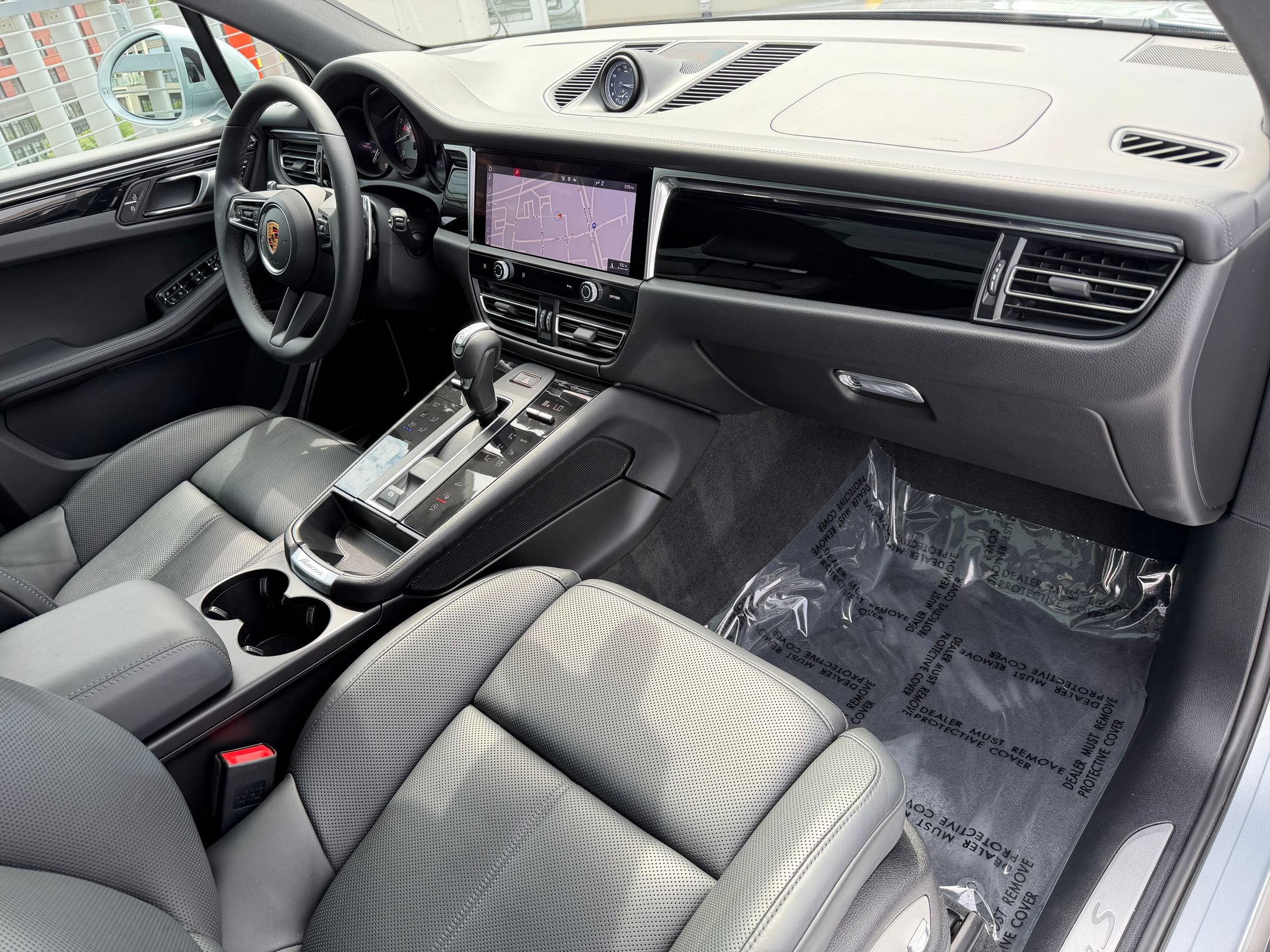 Certified 2023 Porsche Macan S AWD/4WD image 17