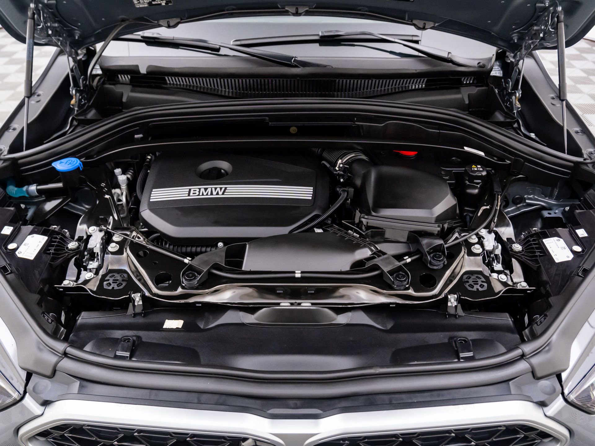 Certified 2025 BMW X2 xDrive28i w/ Premium Package image 31