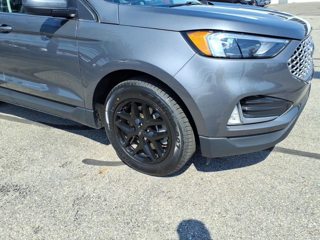 Certified 2023 Ford Edge SEL w/ Convenience Package AWD/4WD image 5