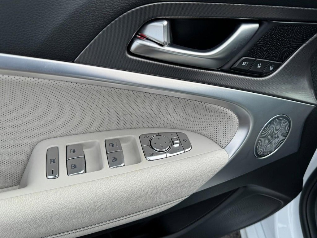 Certified 2025 Genesis G70 2.5T w/ Sport Prestige Package image 16