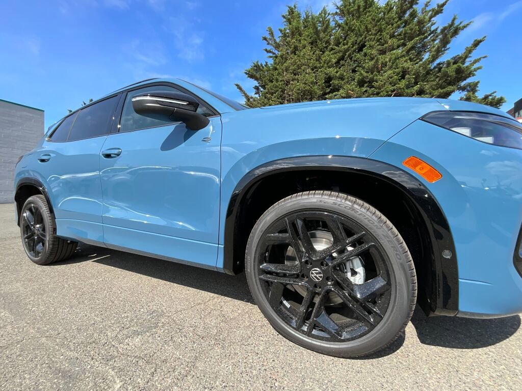 New 2025 Volkswagen Tiguan SE R-Line image 11